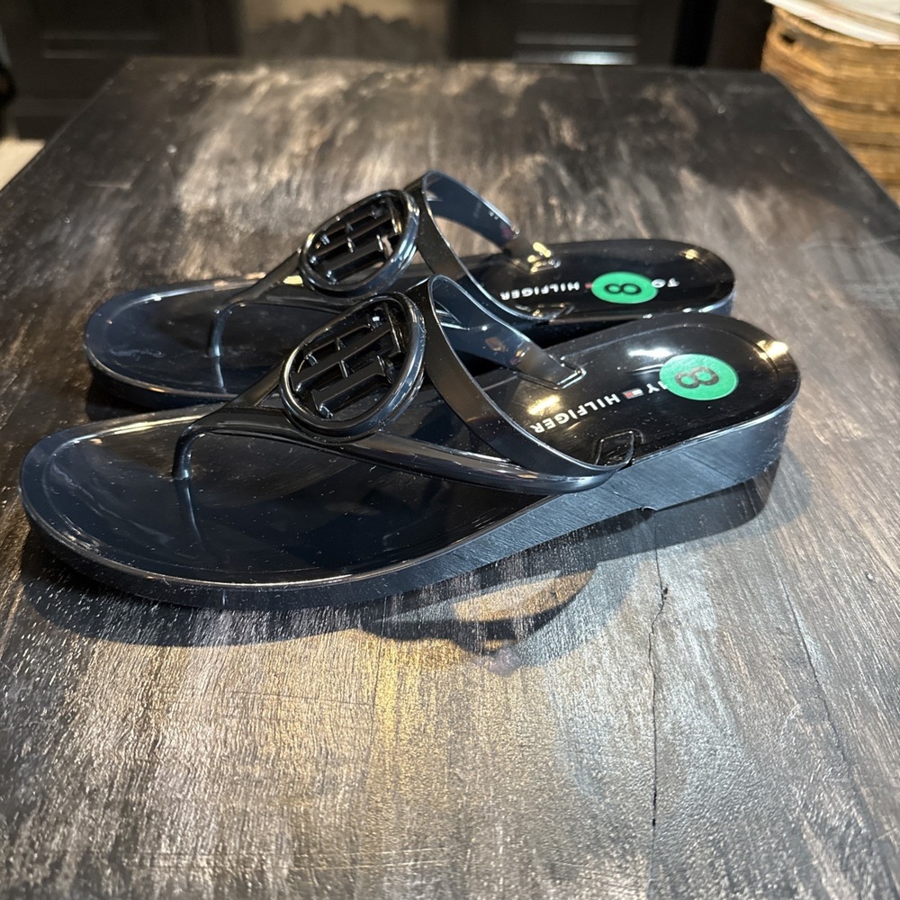 Tommy Hilfiger Vedna Sandals Black W 8 Jelly Thong Cutout Logo Flip Flops New - Picture 3 of 7